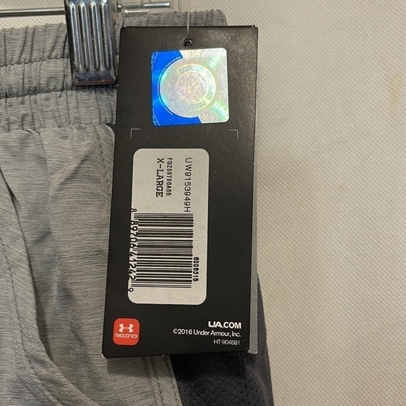 XL Under Armor Heatgear Grey & Charcoal Shorts - Picture 2 of 8